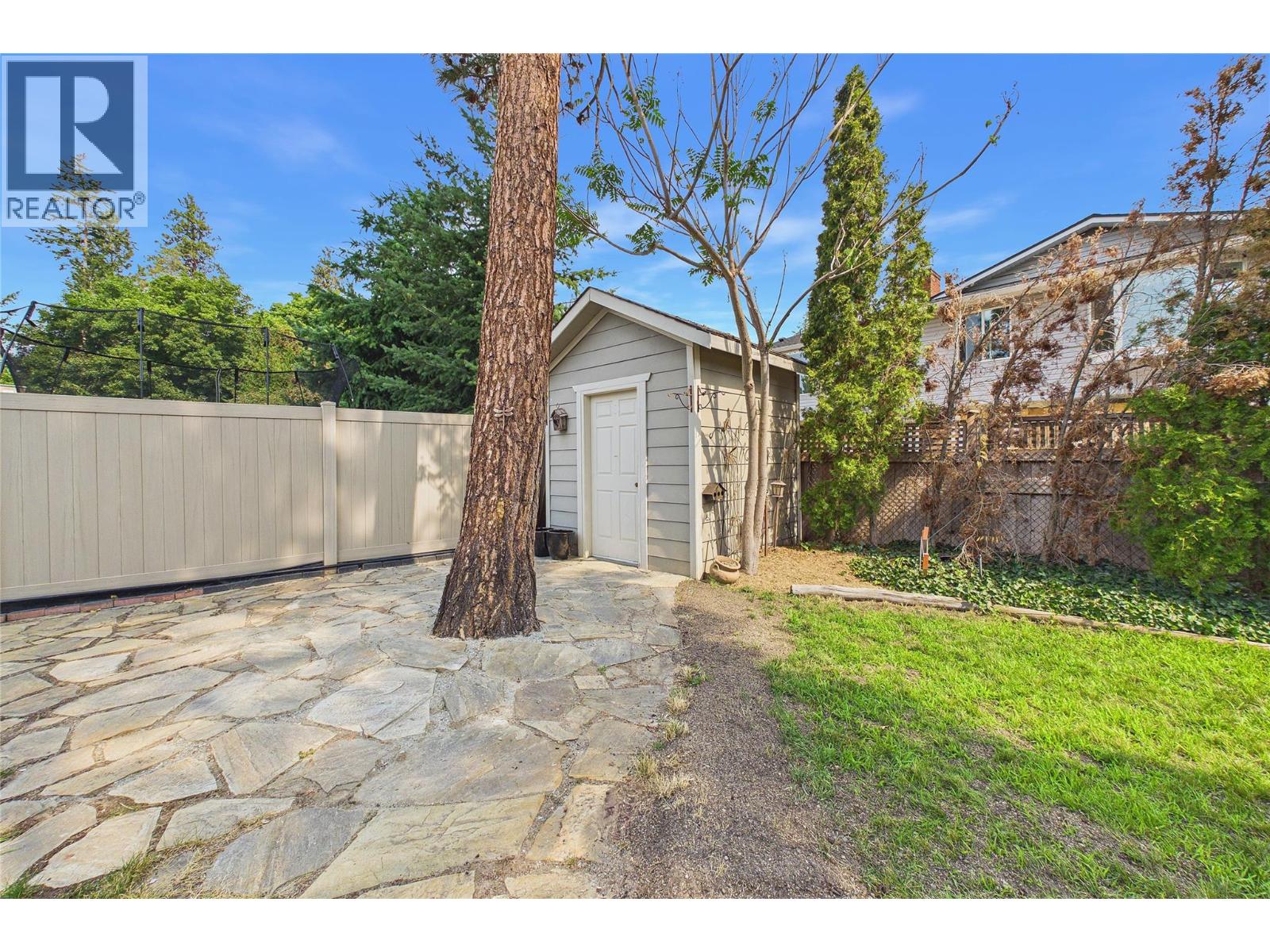 4335 Lysons Crescent - Image 43