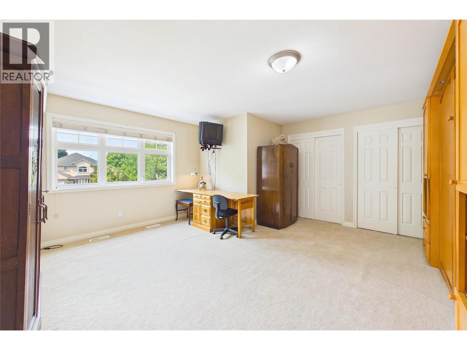 4335 Lysons Crescent - Image 35