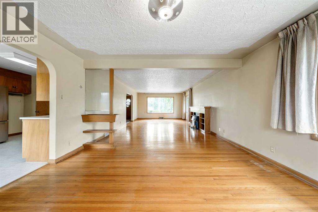 2720 32 Avenue SW - 7