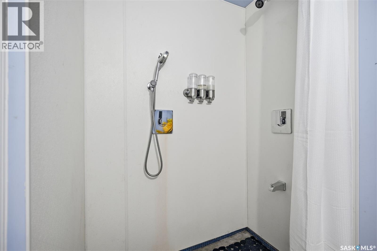206 Richard STREET - 22