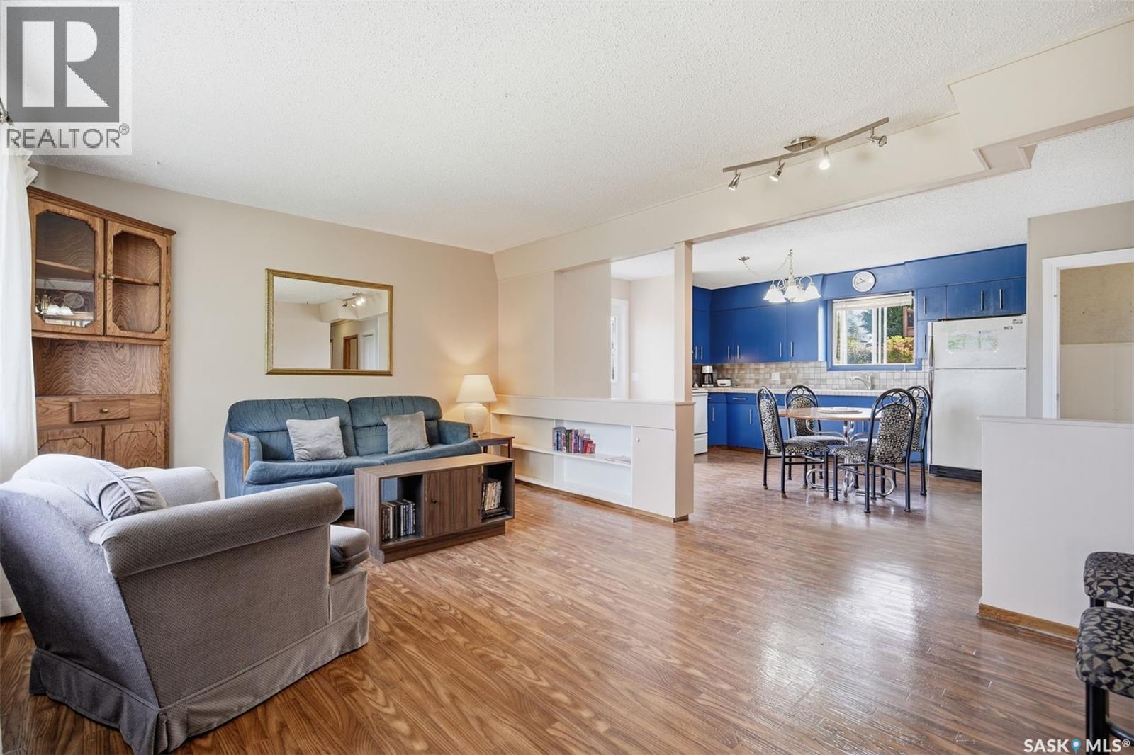 206 Richard STREET - 25