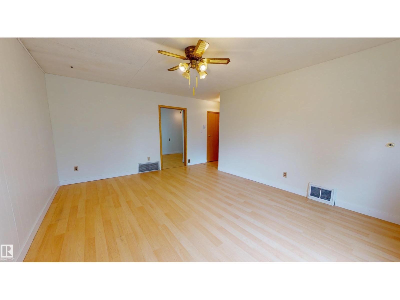 5044 49 ST - Image 20