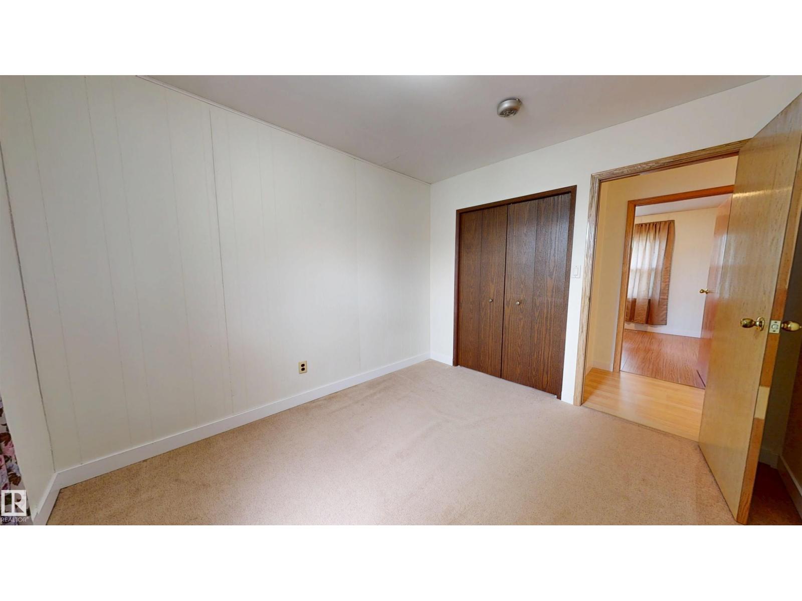 5044 49 ST - Image 29
