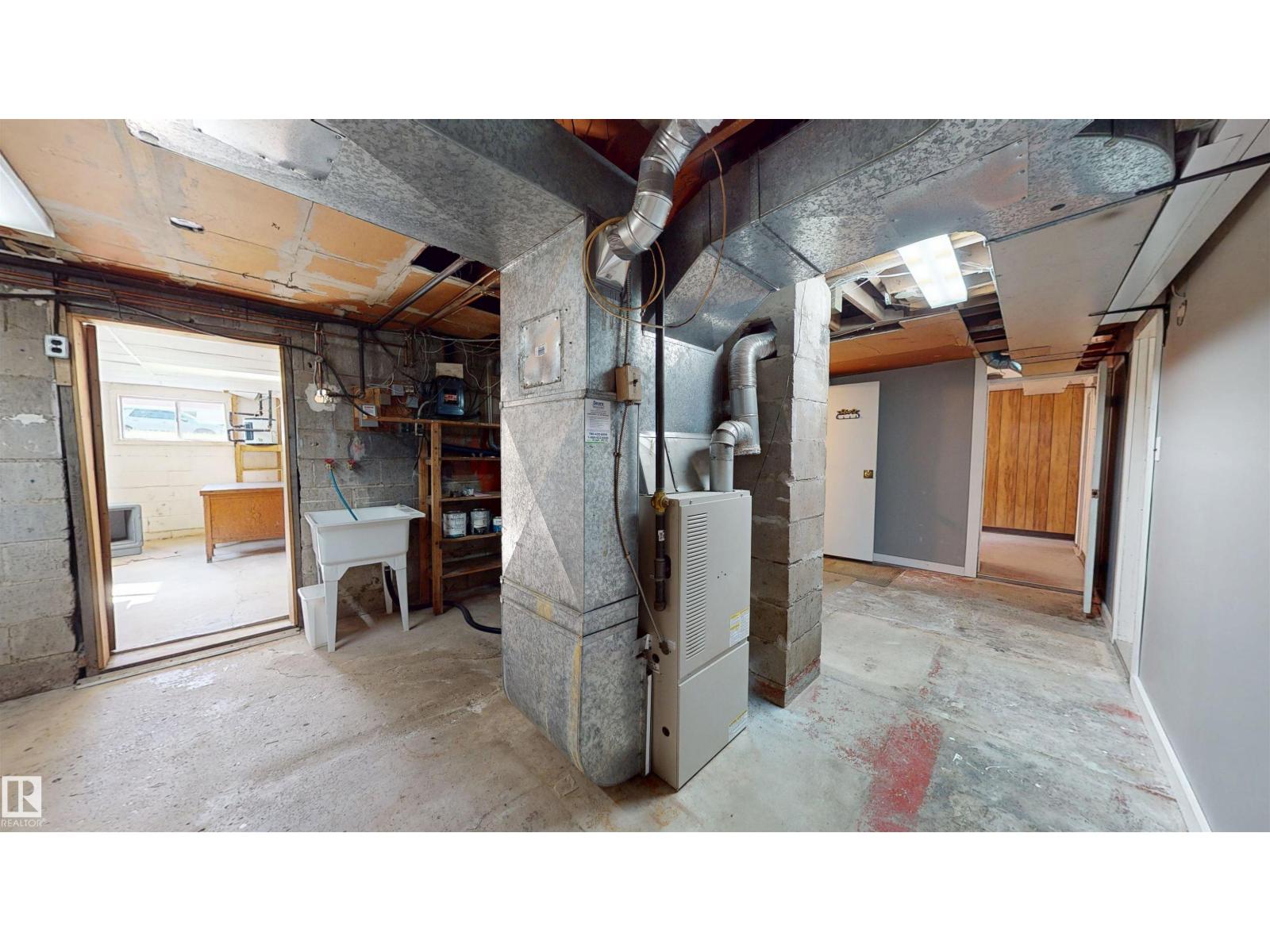 5044 49 ST - Image 36