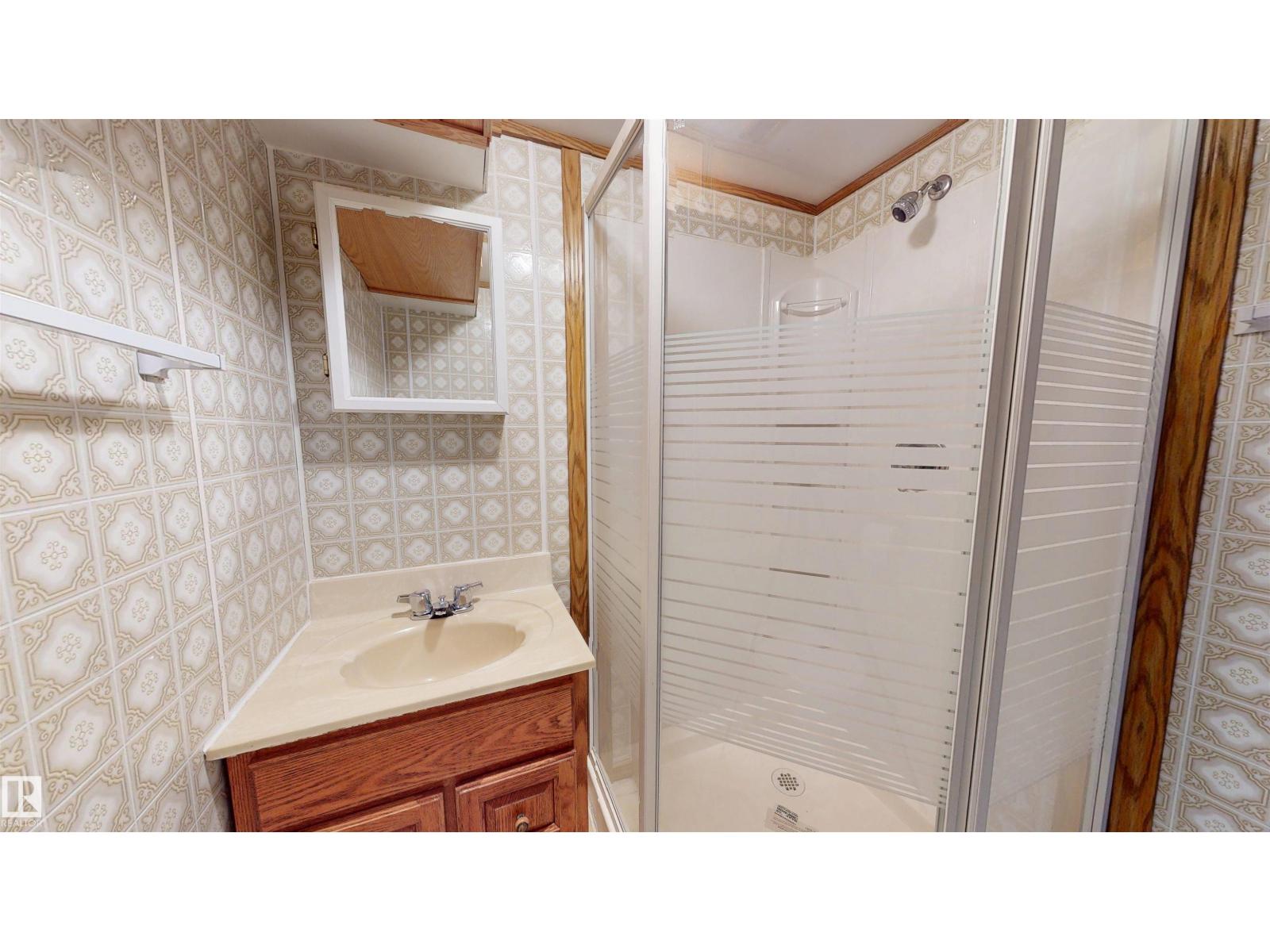 5044 49 ST - Image 45