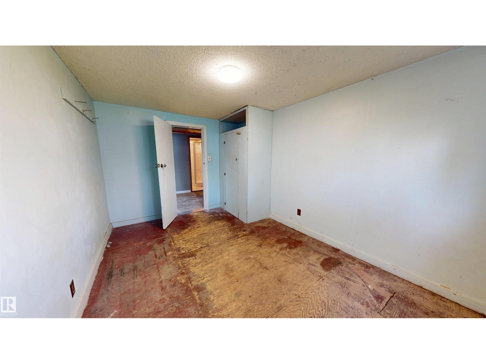 5044 49 ST - Image 47