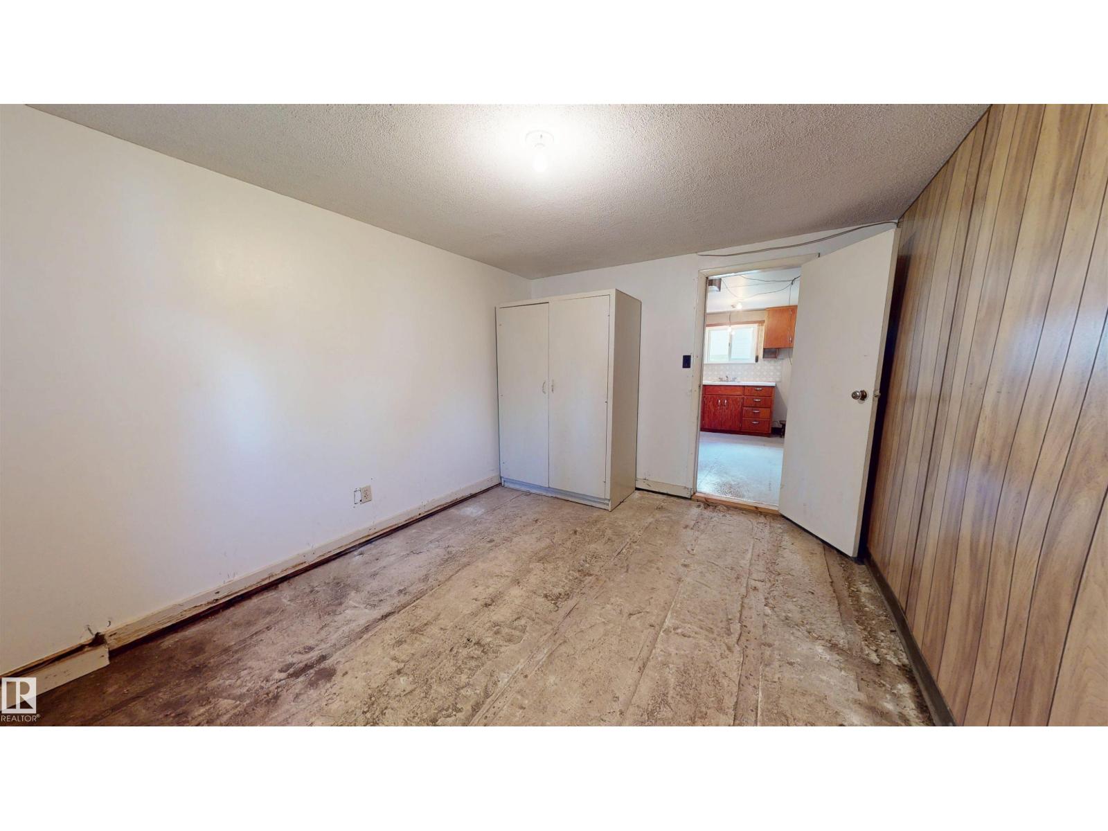 5044 49 ST - Image 49