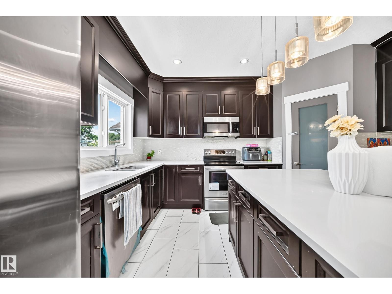 12730 118 ST NW - 5