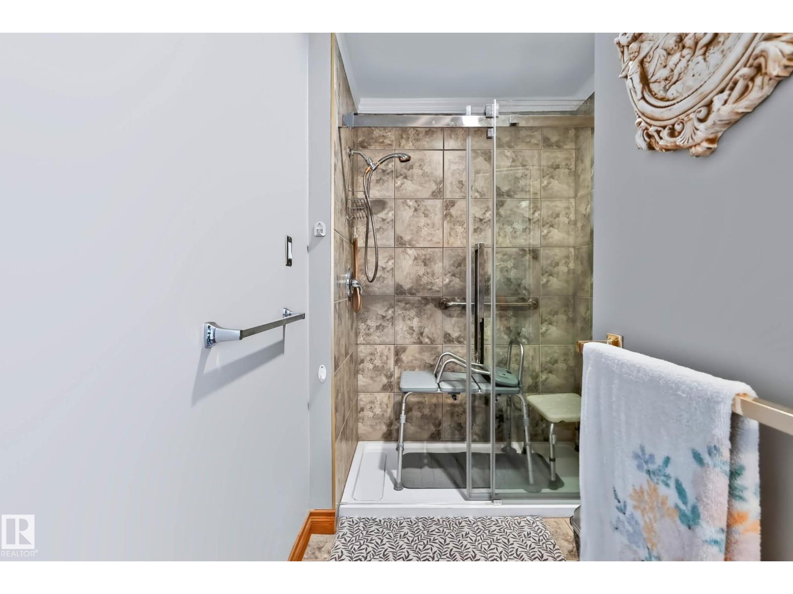#68 54324 BELLEROSE DR - Image 28