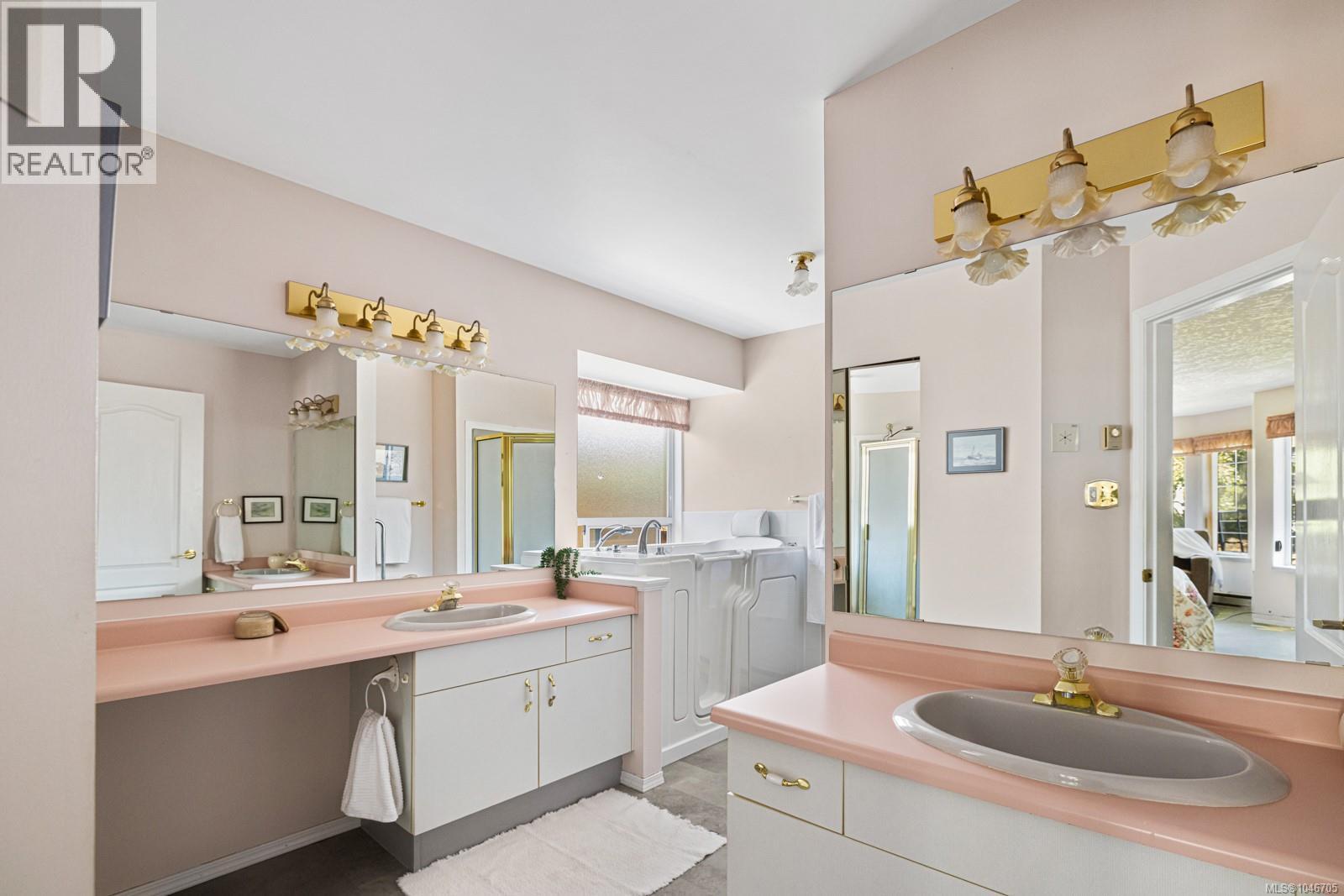3714 Arbutus Dr N - 33