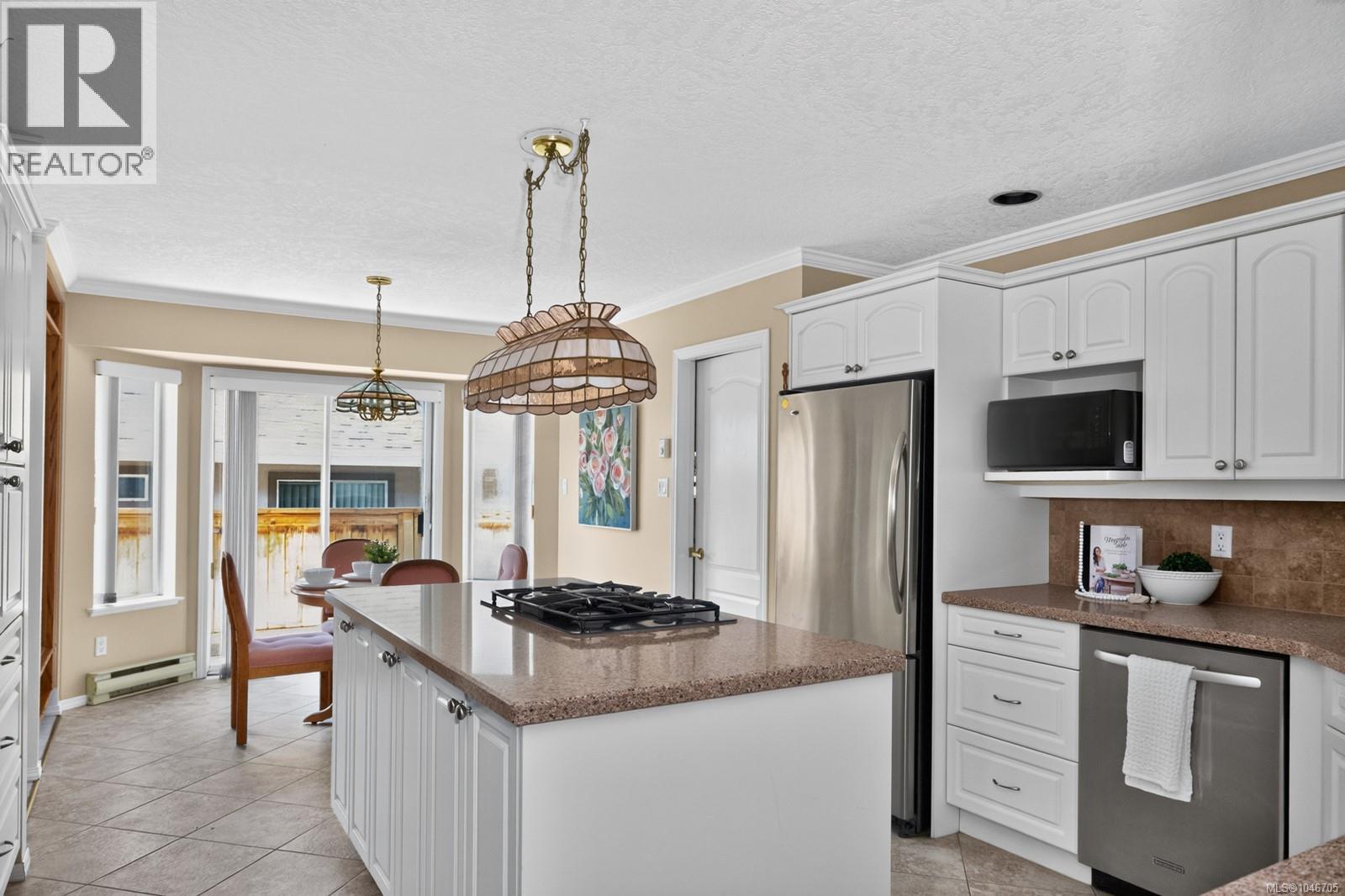 3714 Arbutus Dr N - 19