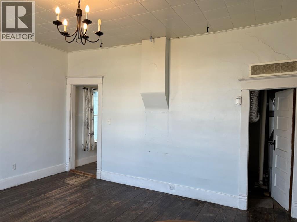 256 N 1 Street W - 18