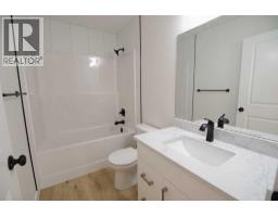 Primary Bedroom - 256 Greenwood Road, Coalhurst, AB T0L0V2 Photo 9