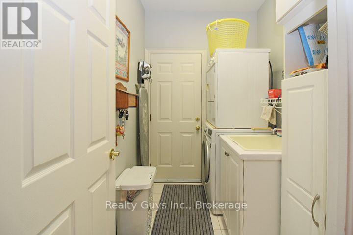 16 CRESCENT MOON LANE - 41