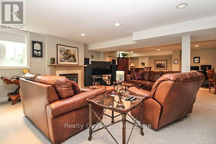 16 CRESCENT MOON LANE - Image 45