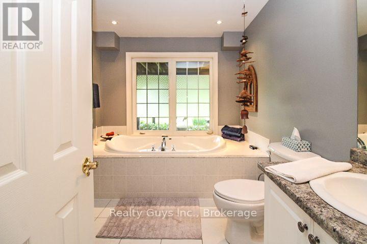 16 CRESCENT MOON LANE - Image 48