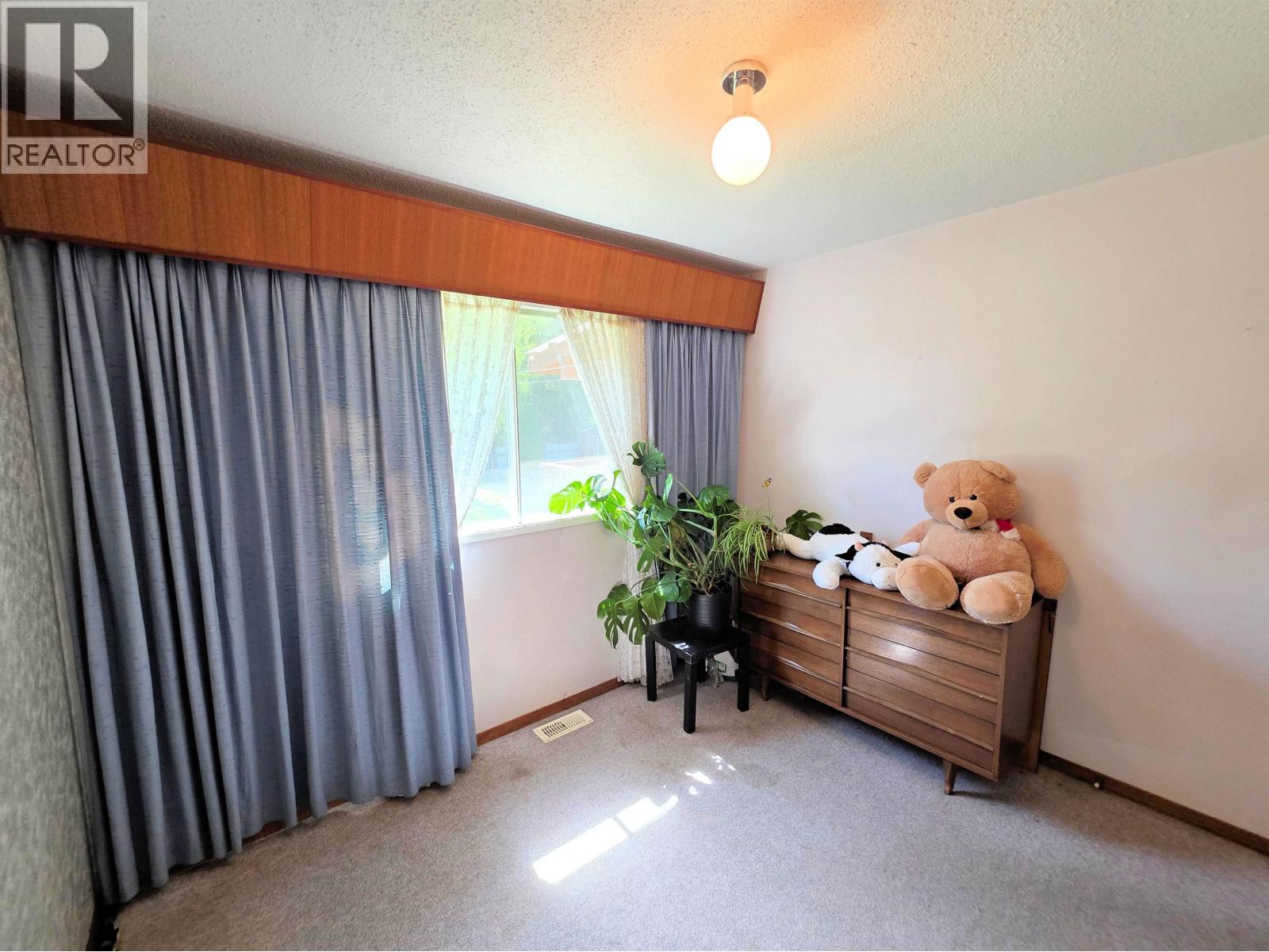 Photo 16 of 31 — 2697 ABBOTT CRESCENT · Prince George, BC