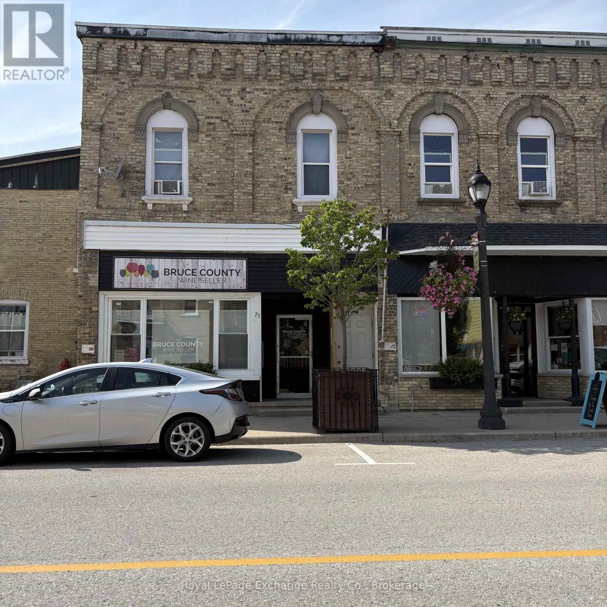 4 - 75 HURON STREET