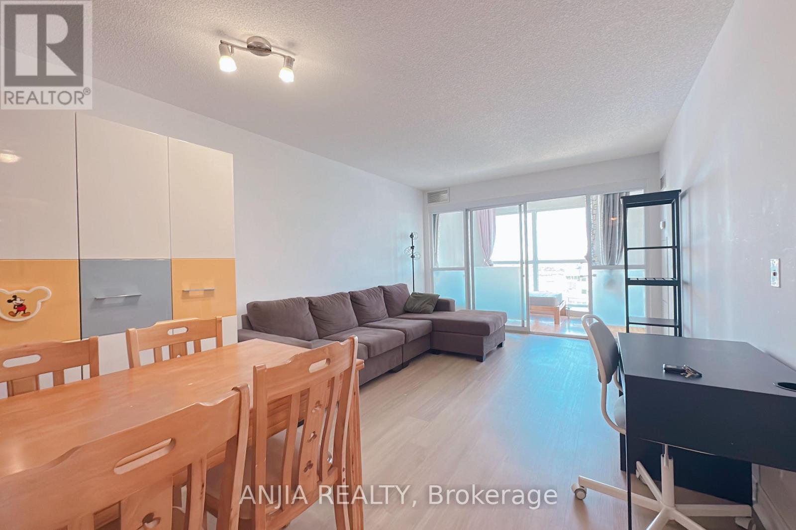 70 Town Centre Unit 1203 photo 2
