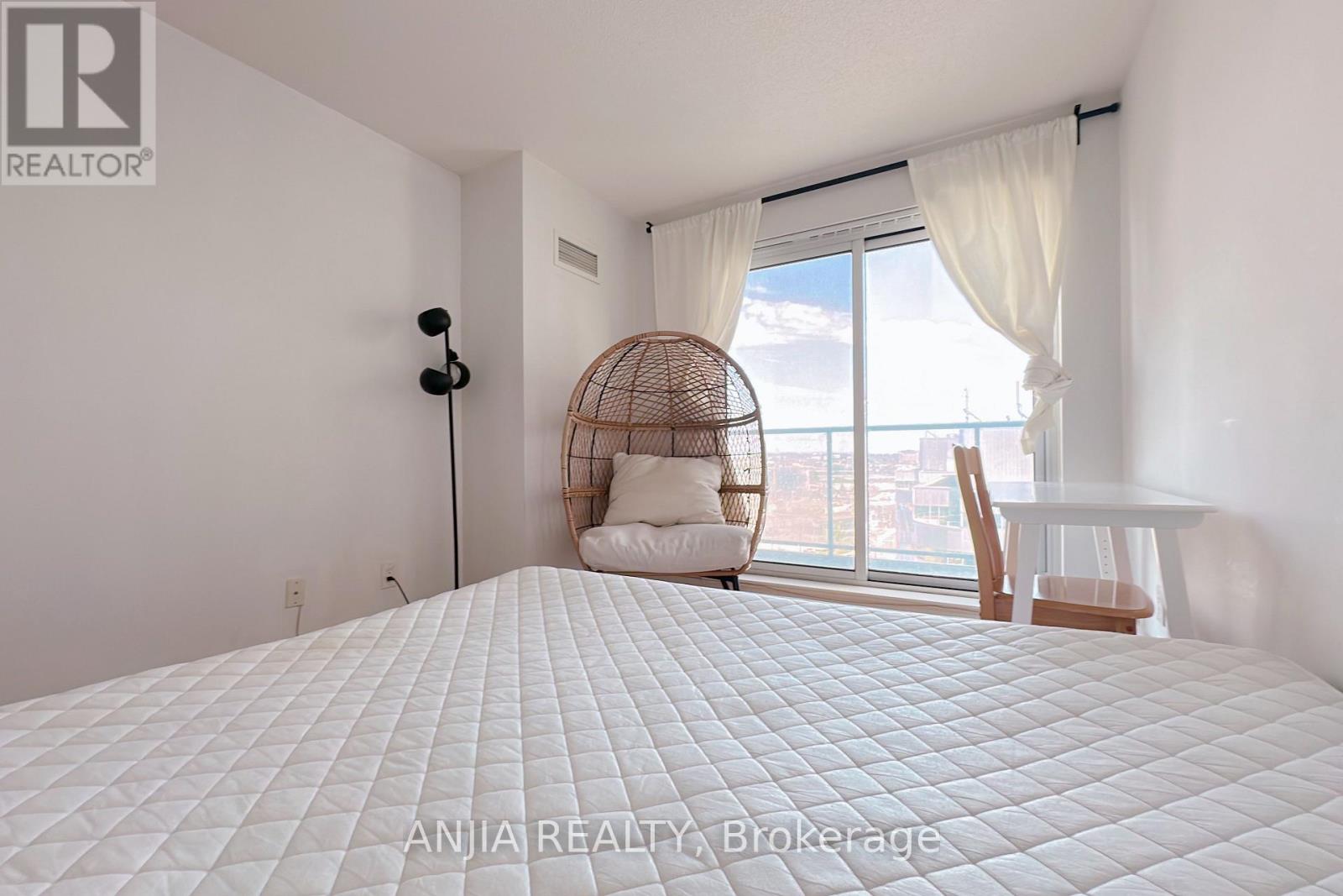 70 Town Centre Unit 1203 photo 5