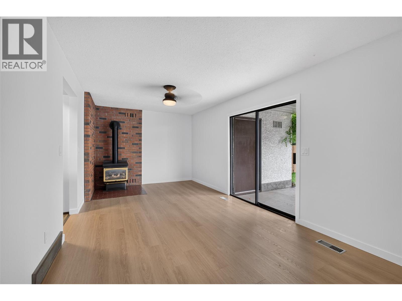 1494/1496 Elm Street - 17