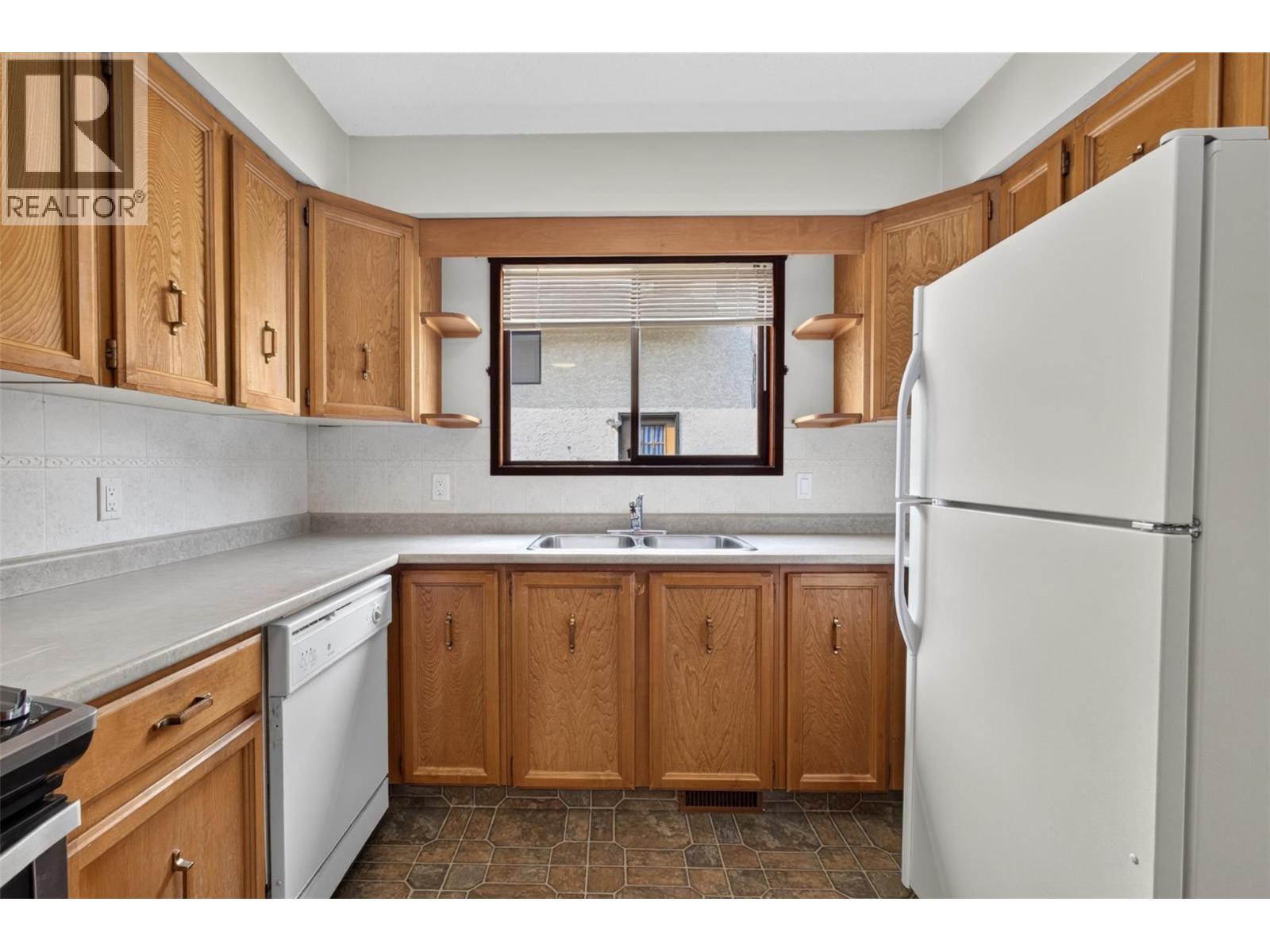 1494/1496 Elm Street - Image 13