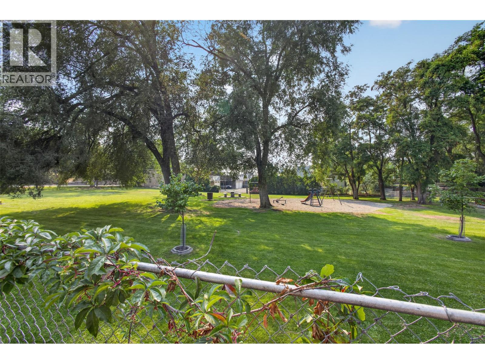 1494/1496 Elm Street - 40