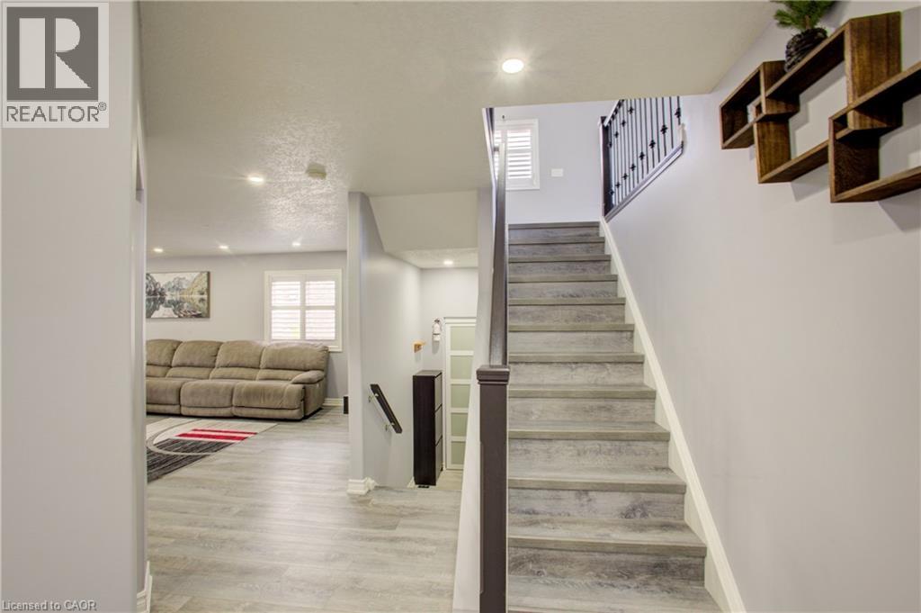 553 WATERTON Drive - 8
