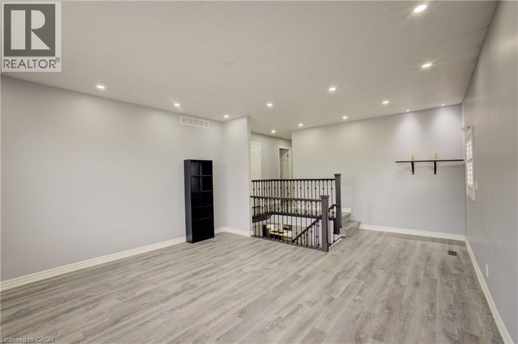 553 WATERTON Drive - Image 22