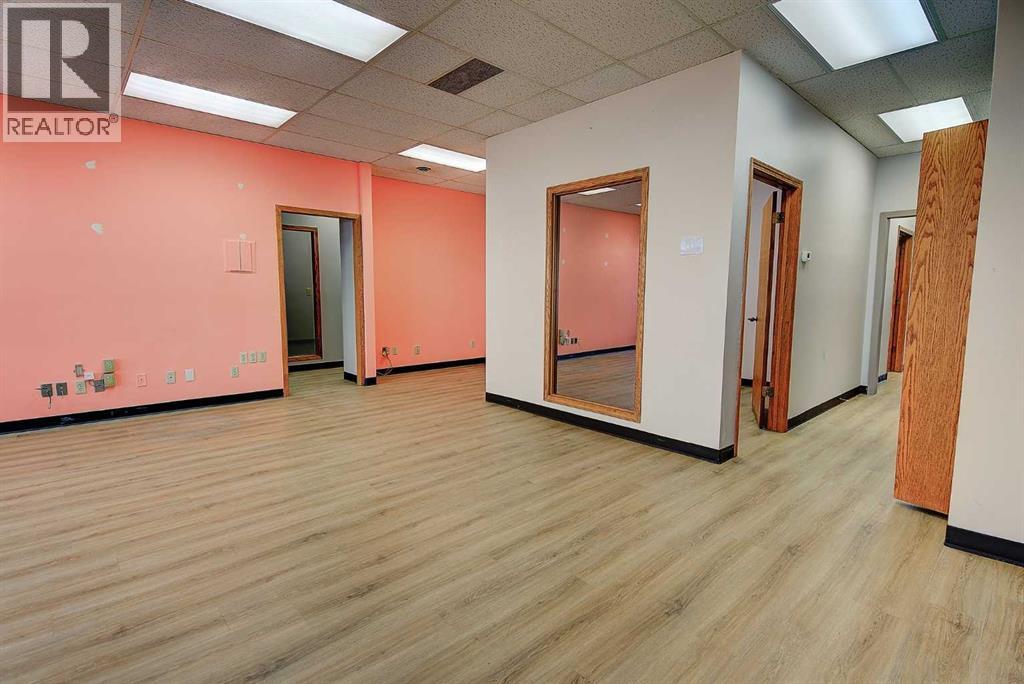 4811 48 Street, Red Deer — property photo 2