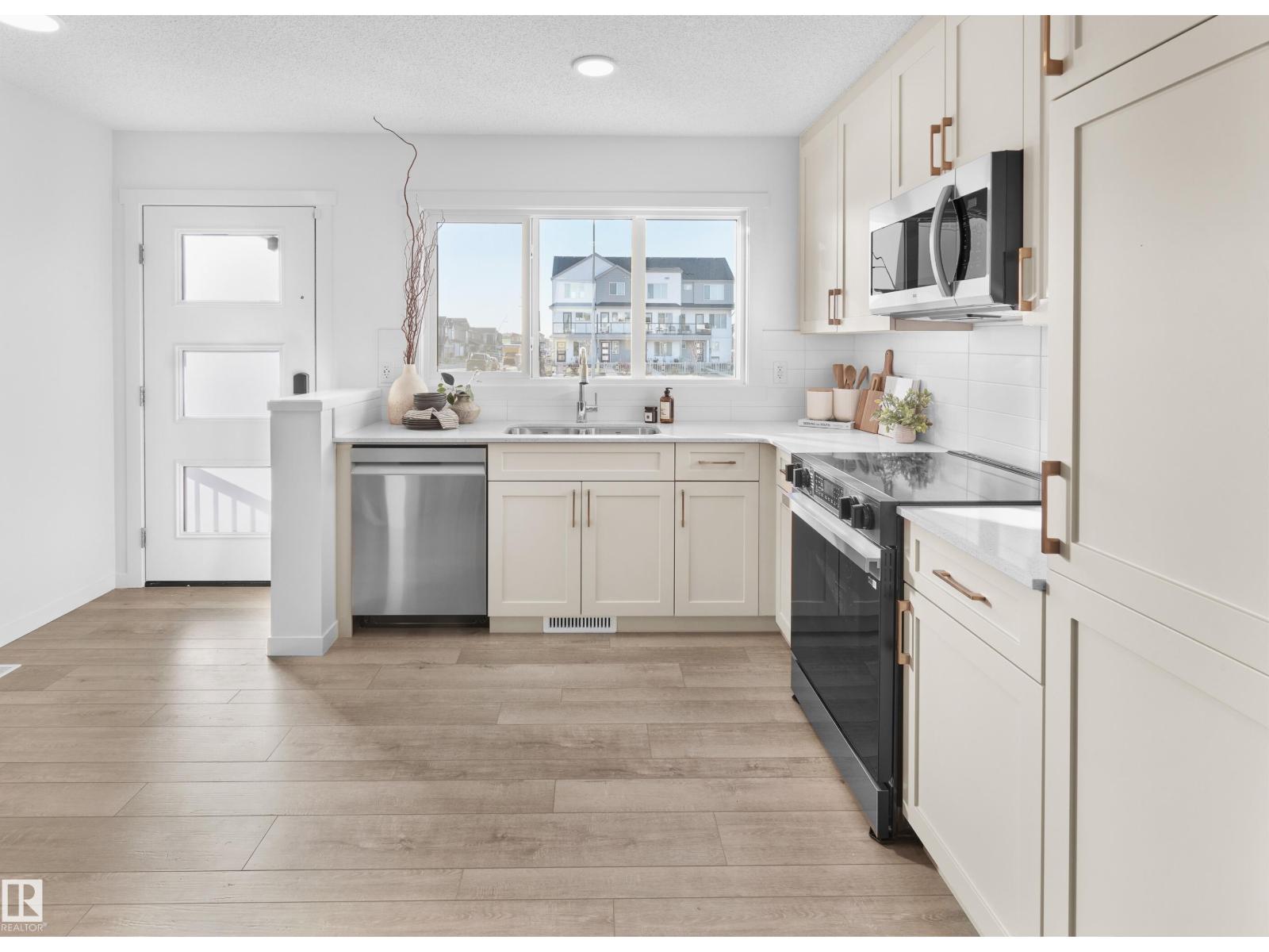648 Uplands DR NW - Image 6