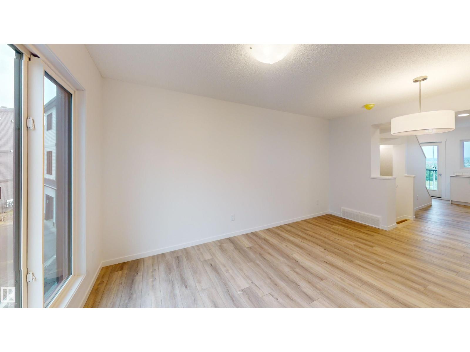 #5 29 Airport RD NW, Blatchford Area, Edmonton photo 5