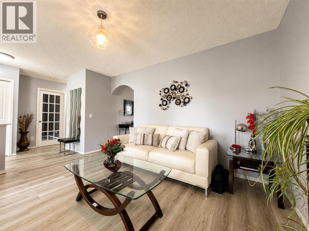 42 Inverness View SE, McKenzie Towne, Calgary photo 4
