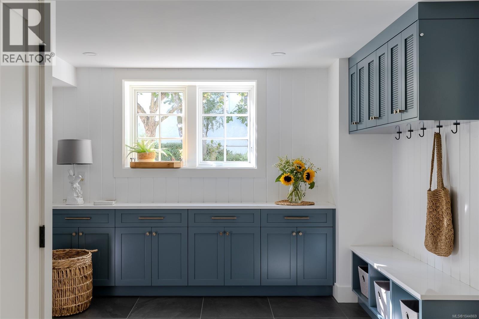2535 Queenswood Dr - 44