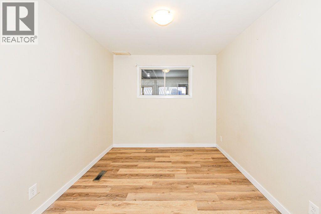 5226 42 Street - Photo 14