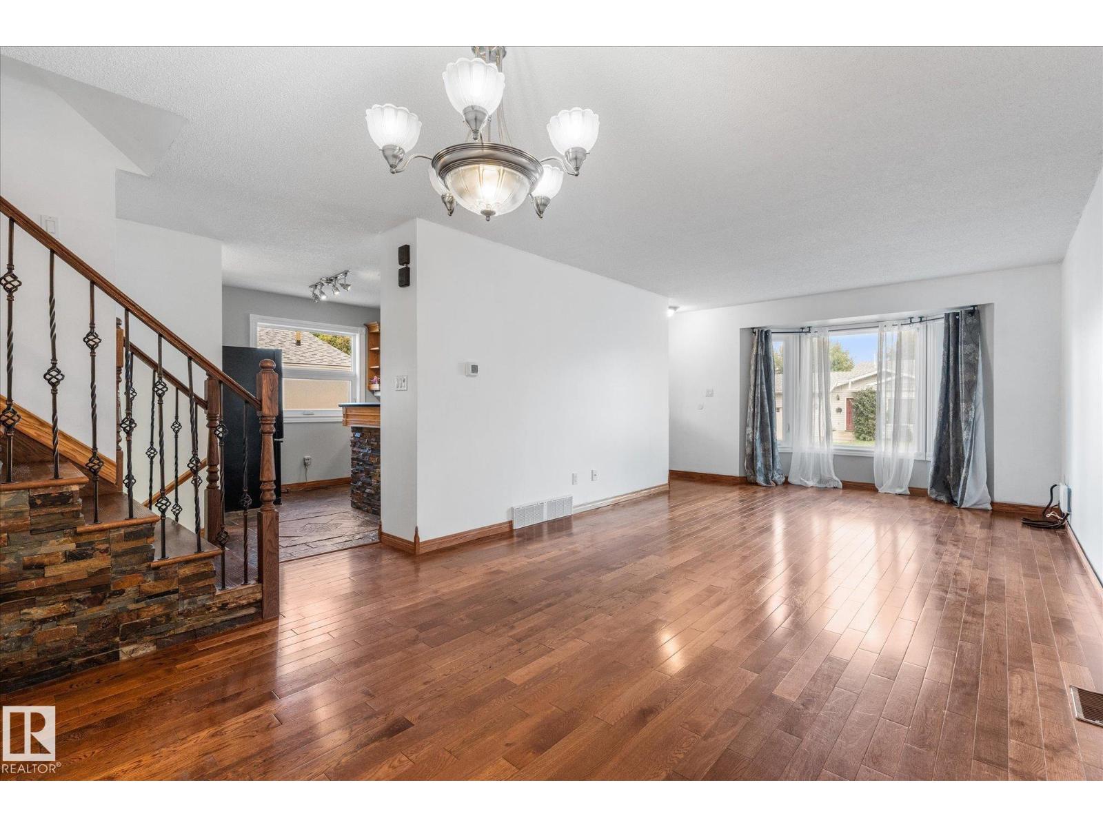 37 MATHIAS AV - Image 18