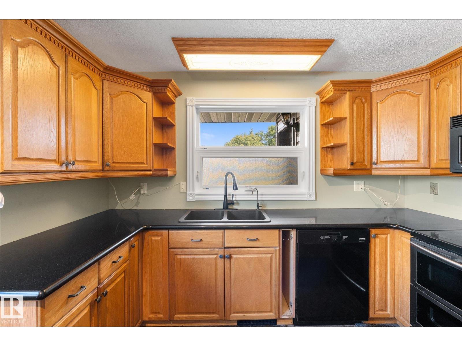 37 MATHIAS AV - Image 23