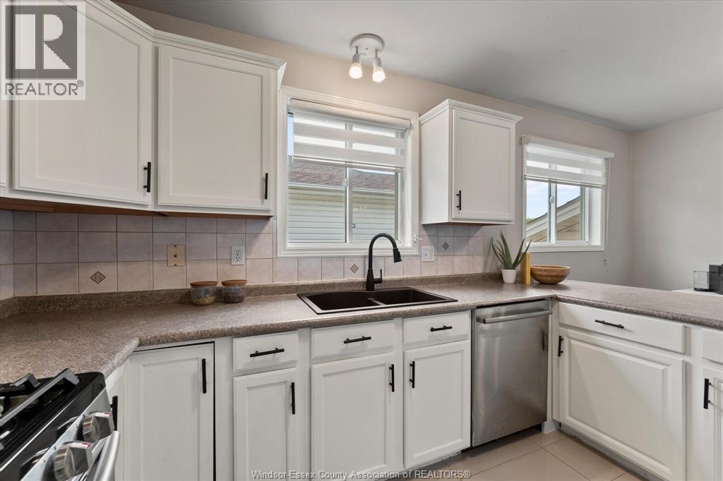 1095 LAKEVIEW - Image 11
