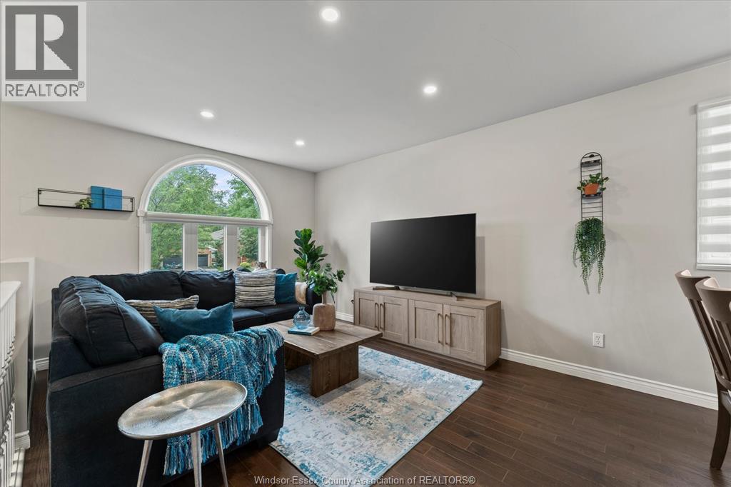 1095 LAKEVIEW - Image 4