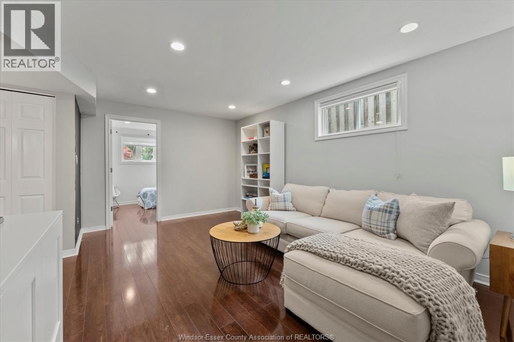 1095 LAKEVIEW - Image 15