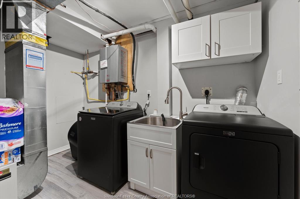 1095 LAKEVIEW - Image 20