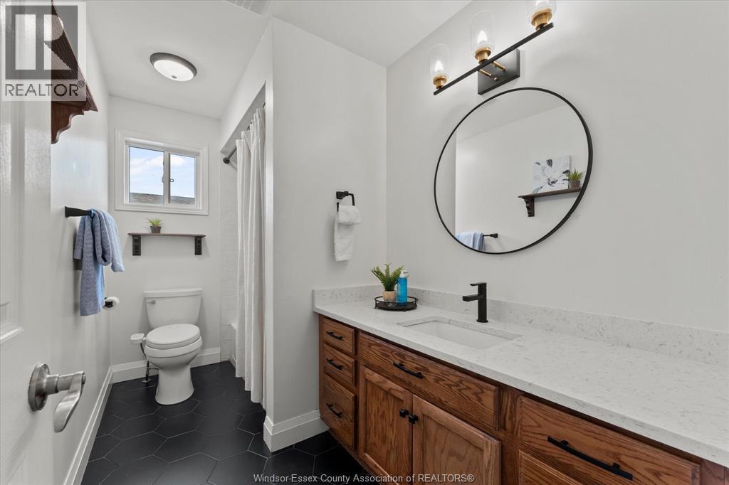 1095 LAKEVIEW - Image 13