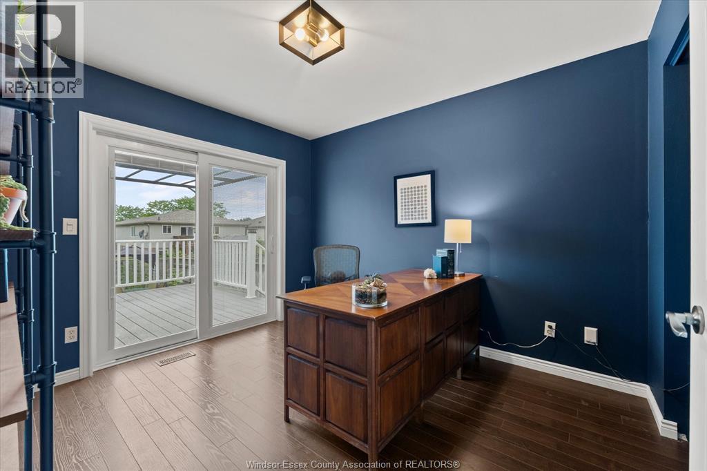 1095 LAKEVIEW - Image 12