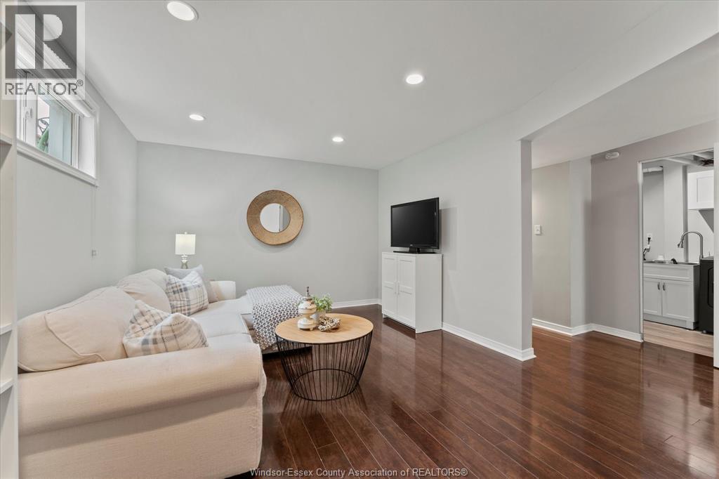 1095 LAKEVIEW - Image 14