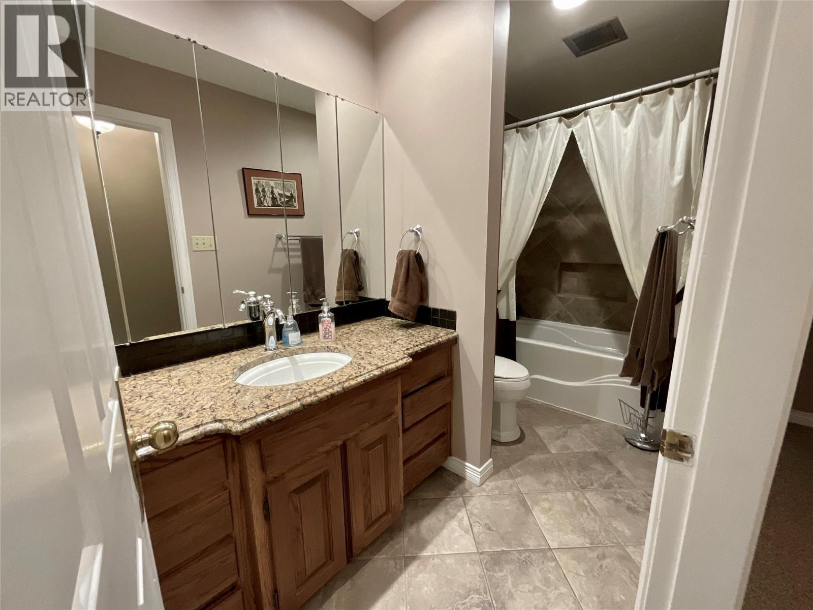 12 Collier Place - Image 32