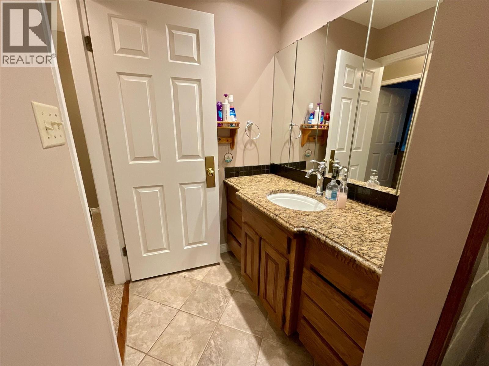 12 Collier Place - 34