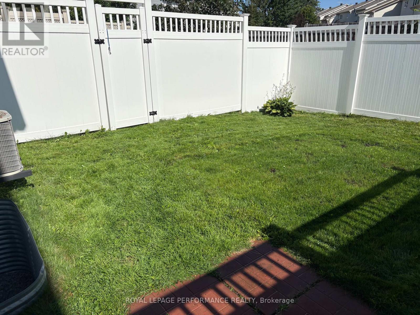 306 Waymark Crescent