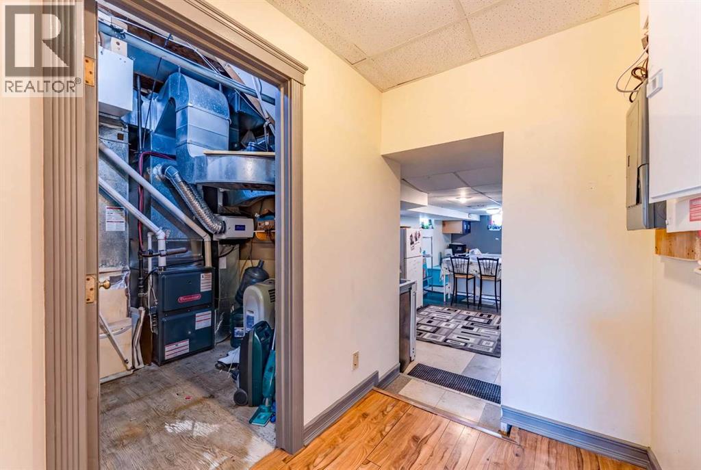 4729 49A Avenue - Image 37