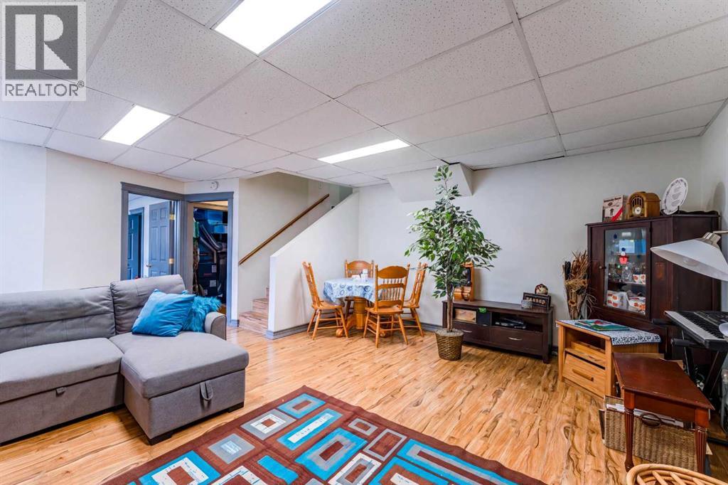 4729 49A Avenue - Image 41