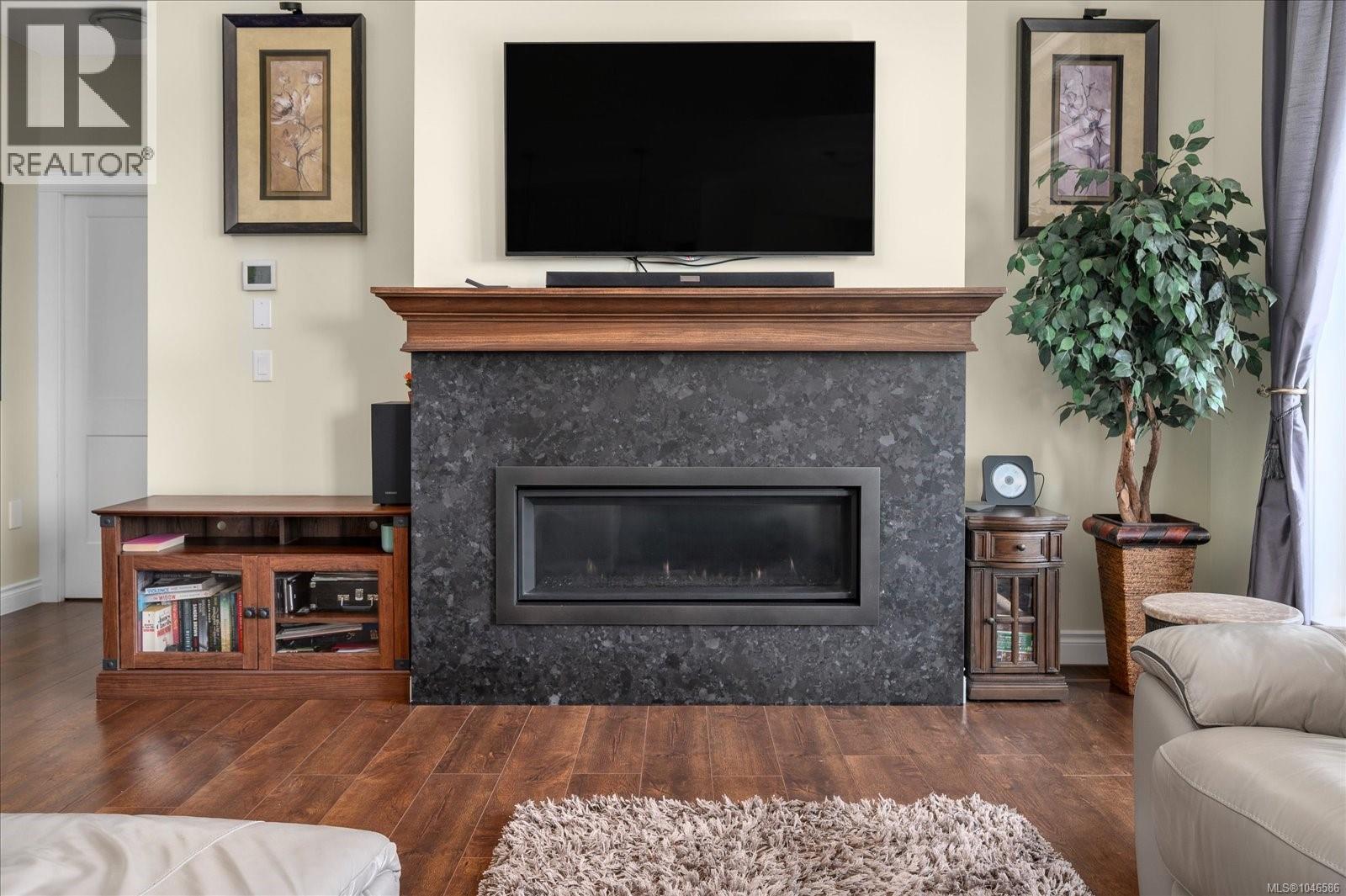 909 Hanington Rd - 8
